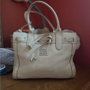 Vintage Dooney & Bourke Cream Leather Tote with Elegant Design